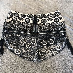 Kendall and Kylie shorts patterned